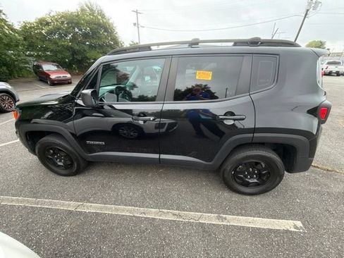 Used 2019 Jeep Renegade Sport w/ UConnect 7.0 Group AWD/4WD image 8