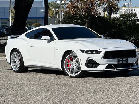 Used 2024 Ford Mustang GT Premium image 2