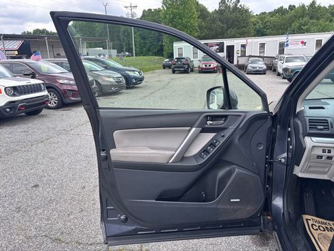 Used 2014 Subaru Forester 2.5i Touring AWD/4WD image 9