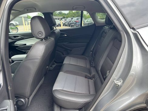 Used 2025 Chevrolet Trax LT FWD image 24