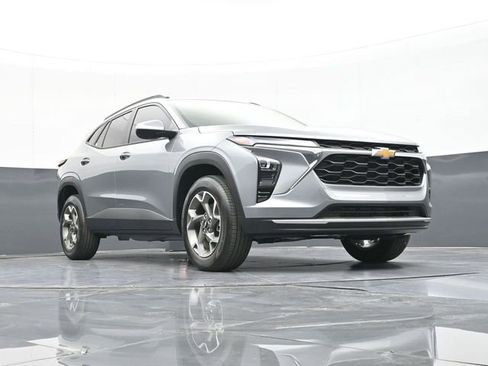 New 2026 Chevrolet Trax LT w/ Driver Confidence Package FWD image 43
