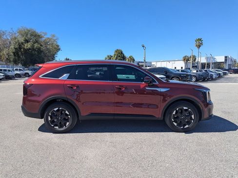 Certified 2025 Kia Sorento S image 3