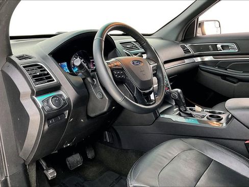 Used 2018 Ford Explorer Limited image 17