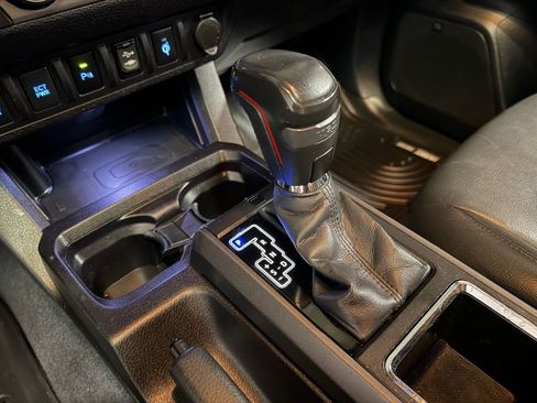 Used 2016 Toyota Tacoma TRD Off-Road image 10