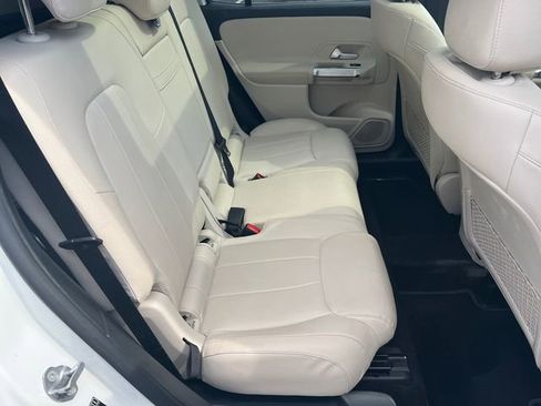 Used 2022 Mercedes-Benz GLB 250 4MATIC image 17