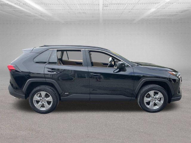 Used 2025 Toyota RAV4 LE AWD/4WD image 5