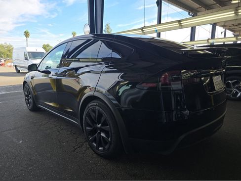 Used 2023 Tesla Model X Plaid image 6