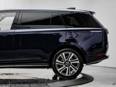 Used 2023 Land Rover Range Rover SV AWD/4WD image 9