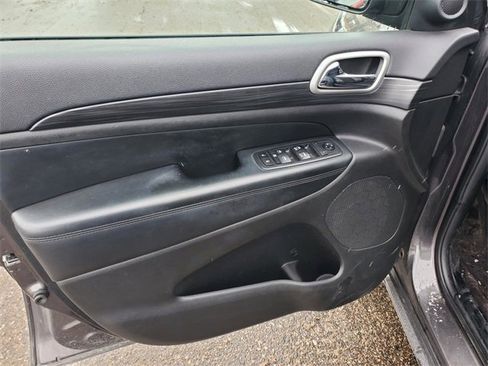 Used 2019 Jeep Grand Cherokee Altitude image 10