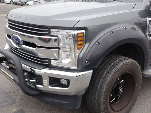 Used 2019 Ford F250 Lariat w/ Chrome Package image 6