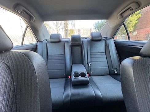 Used 2017 Toyota Camry SE image 25