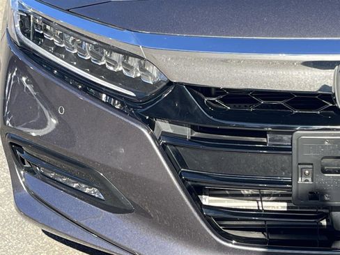 Used 2018 Honda Accord Touring image 9