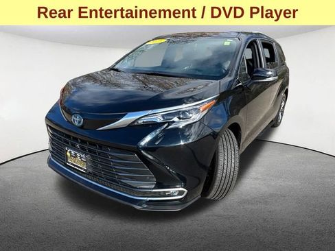 Used 2025 Toyota Sienna Platinum image 6