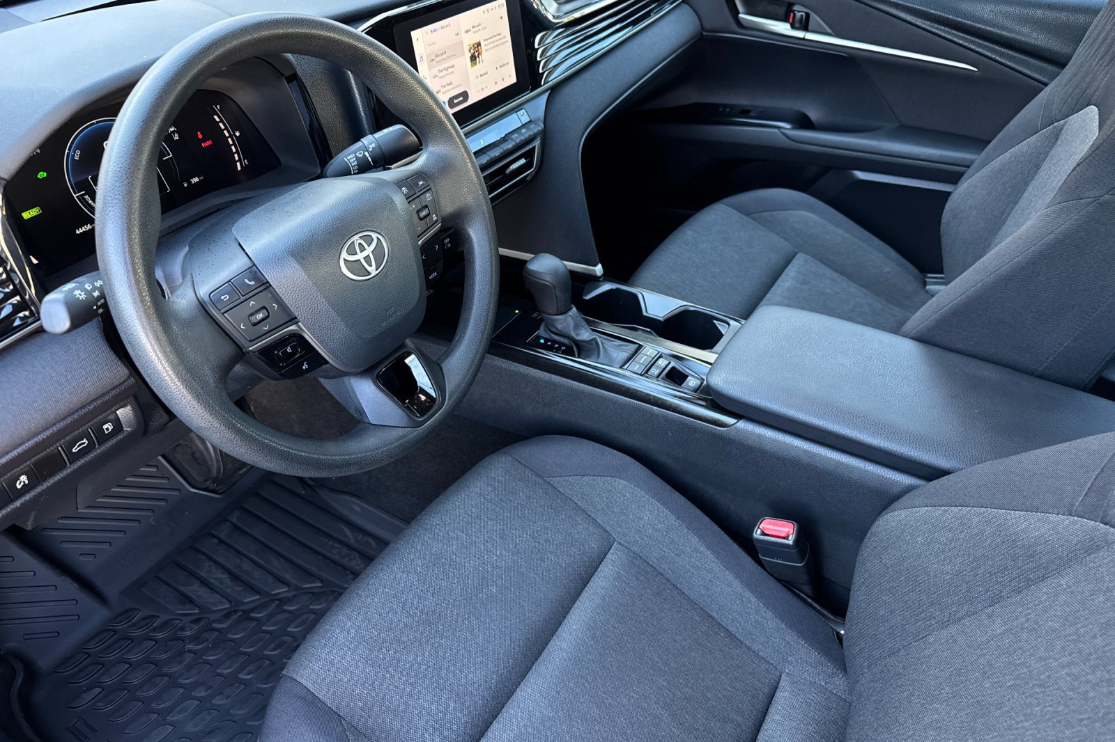 Used 2025 Toyota Camry LE FWD image 12
