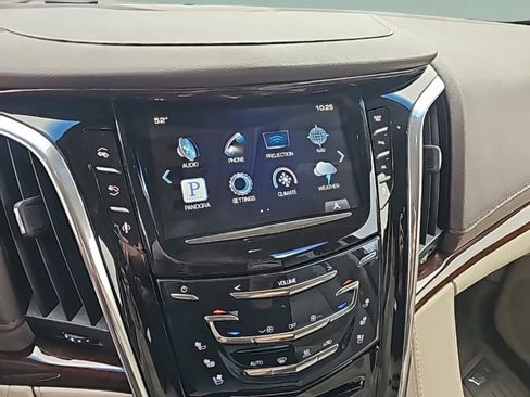 Used 2016 Cadillac Escalade Luxury image 26