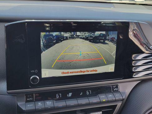 Used 2025 Toyota Camry SE image 10