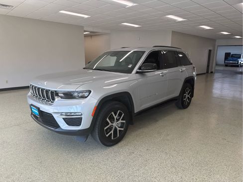 Used 2024 Jeep Grand Cherokee Limited w/ MOPAR Finishing Package AWD/4WD image 10