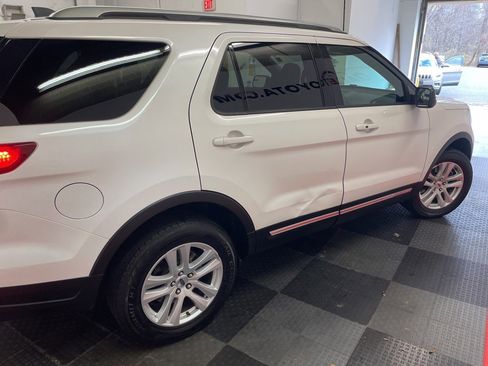 Used 2019 Ford Explorer XLT image 9