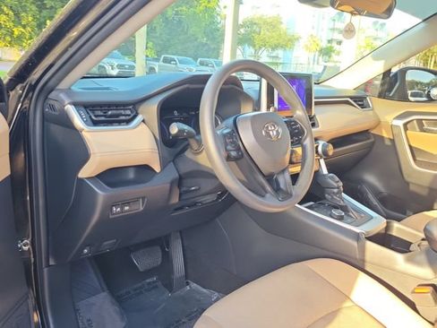 Used 2025 Toyota RAV4 XLE AWD/4WD image 10