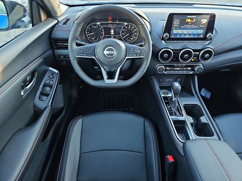 Used 2025 Nissan Sentra SR w/ SR Premium Package image 12
