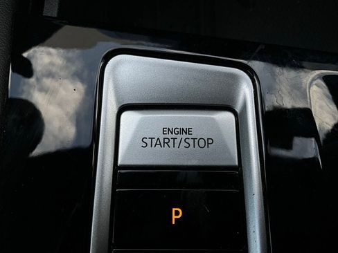 Used 2025 Volkswagen Atlas Cross Sport SE image 26