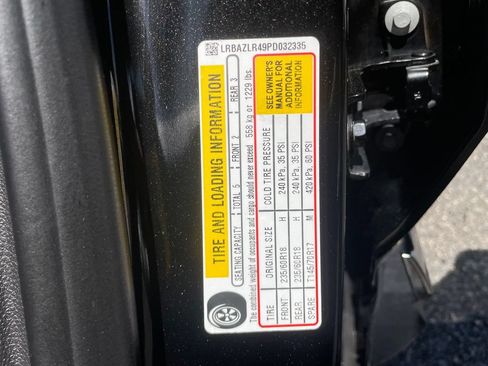 Used 2023 Buick Envision Preferred FWD image 31
