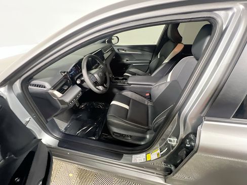 Used 2025 Toyota Camry SE w/ Convenience Package image 15