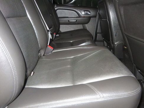 Used 2013 Chevrolet Avalanche LTZ image 30