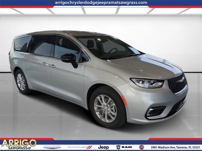 New 2026 Chrysler Pacifica Select