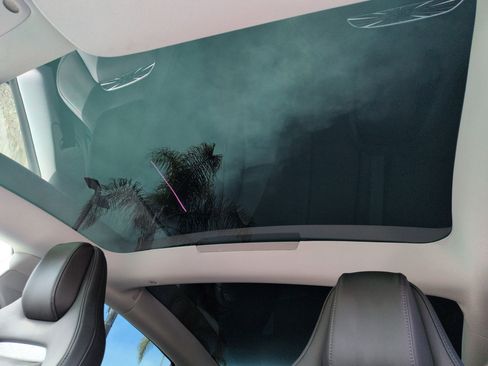 Used 2024 Tesla Model 3 Performance image 28