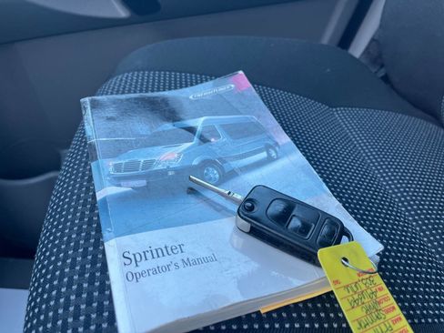 Used 2010 Freightliner Sprinter 2500 image 30