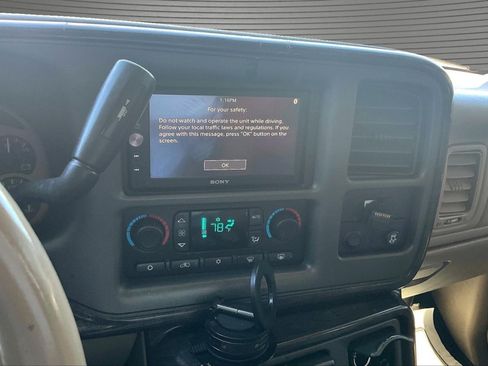 Used 2005 GMC Yukon Denali AWD/4WD image 14