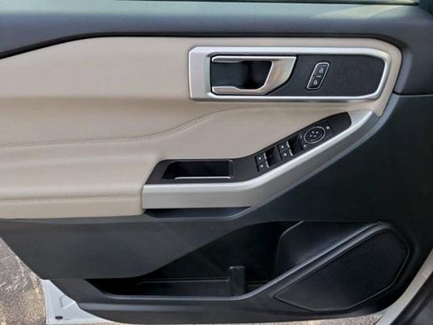 Used 2024 Ford Explorer XLT RWD image 19