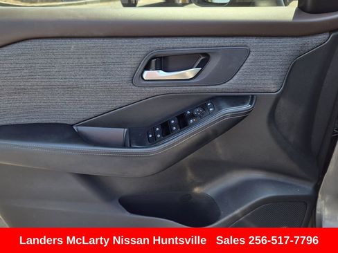 Used 2023 Nissan Rogue SV image 19