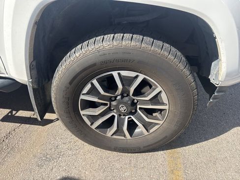 Used 2021 Toyota Tacoma TRD Sport w/ Technology Package image 4