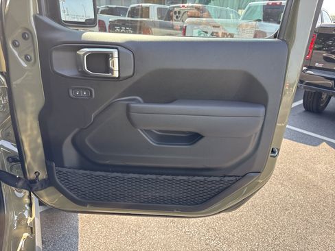 New 2025 Jeep Wrangler Rubicon w/ XTREMEE 35" Tire Package image 15