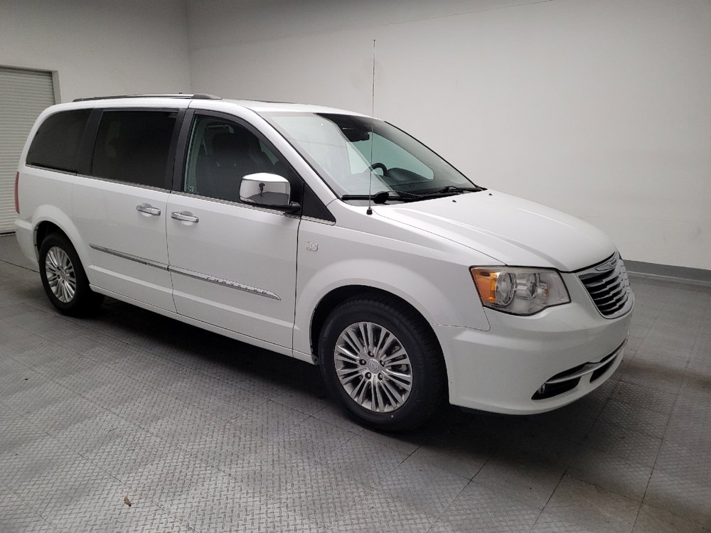 Used 2014 Chrysler Town & Country Touring-L FWD image 11
