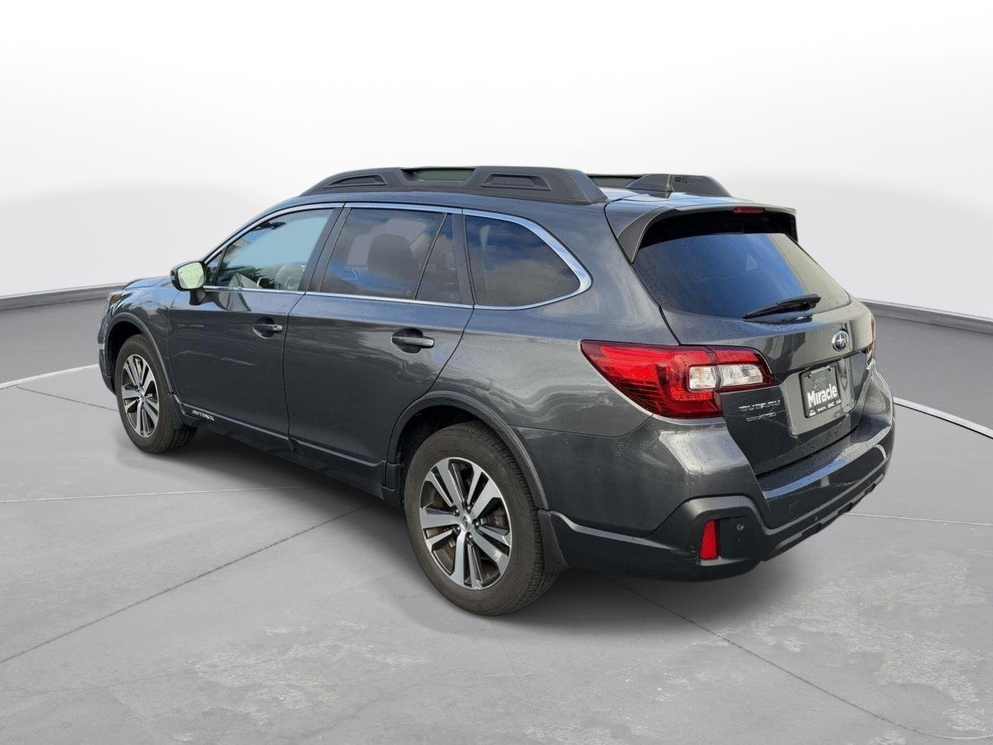 Used 2018 Subaru Outback 2.5i Limited AWD/4WD image 2