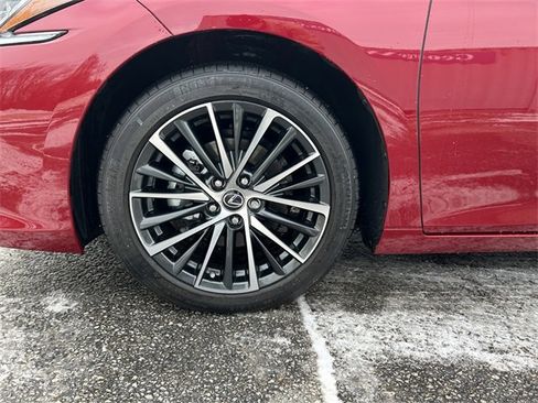 Used 2024 Lexus ES 350 w/ Premium Package image 10
