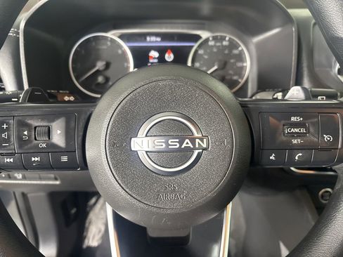 Used 2023 Nissan Rogue S image 12