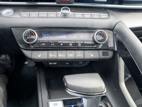 Certified 2024 Hyundai Elantra Limited image 27