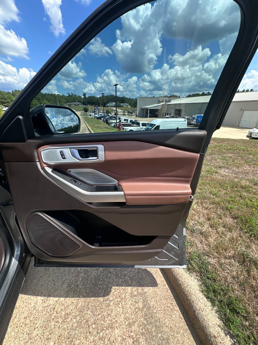 Used 2023 Ford Explorer King Ranch w/ Technology Package AWD/4WD image 23
