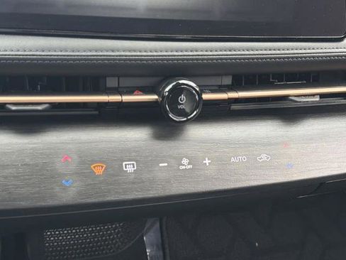 Certified 2023 Nissan Ariya FWD image 9