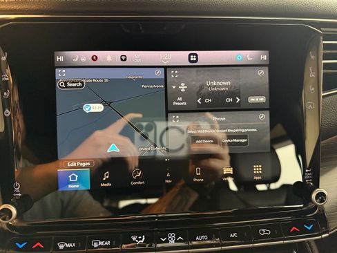 Used 2024 Jeep Wagoneer Series II w/ Flexible Seating Group image 15