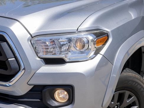 Used 2021 Toyota Tacoma SR5 AWD/4WD image 5