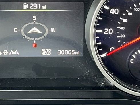 Certified 2024 Kia Carnival EX image 32