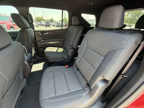 Used 2026 Chevrolet Traverse LT FWD image 25