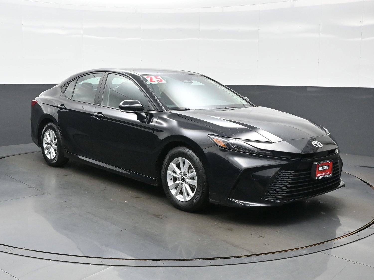 Used 2025 Toyota Camry LE FWD image 8