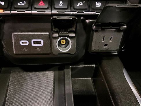 Used 2022 Chevrolet Silverado 1500 High Country w/ Technology Package AWD/4WD image 26