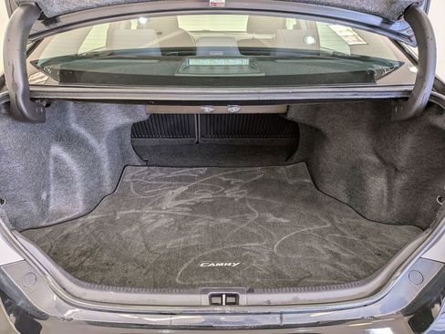 Used 2017 Toyota Camry LE w/ Moonroof Package image 28